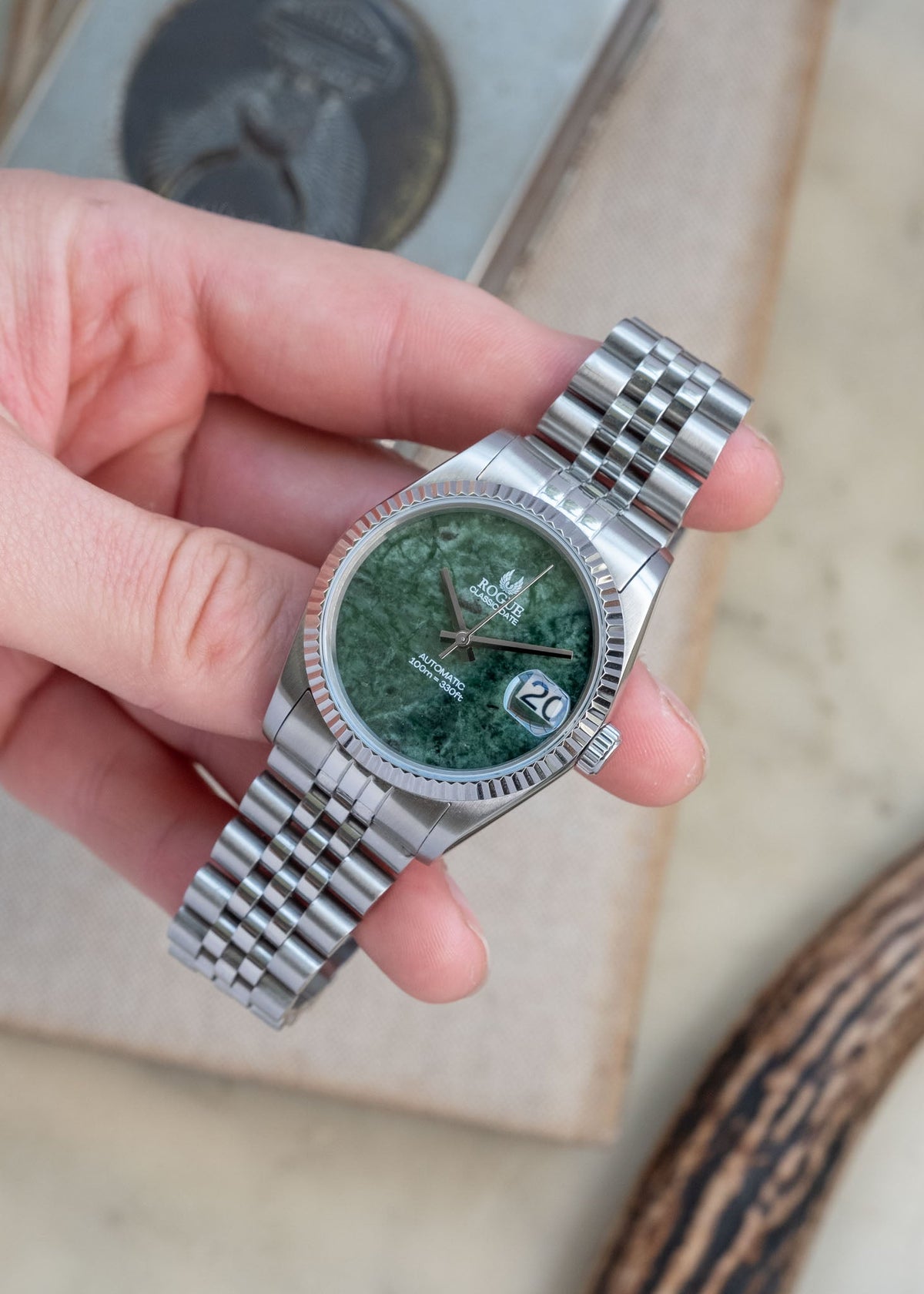 GREEN MARBLE STONE CLASSIC DATE