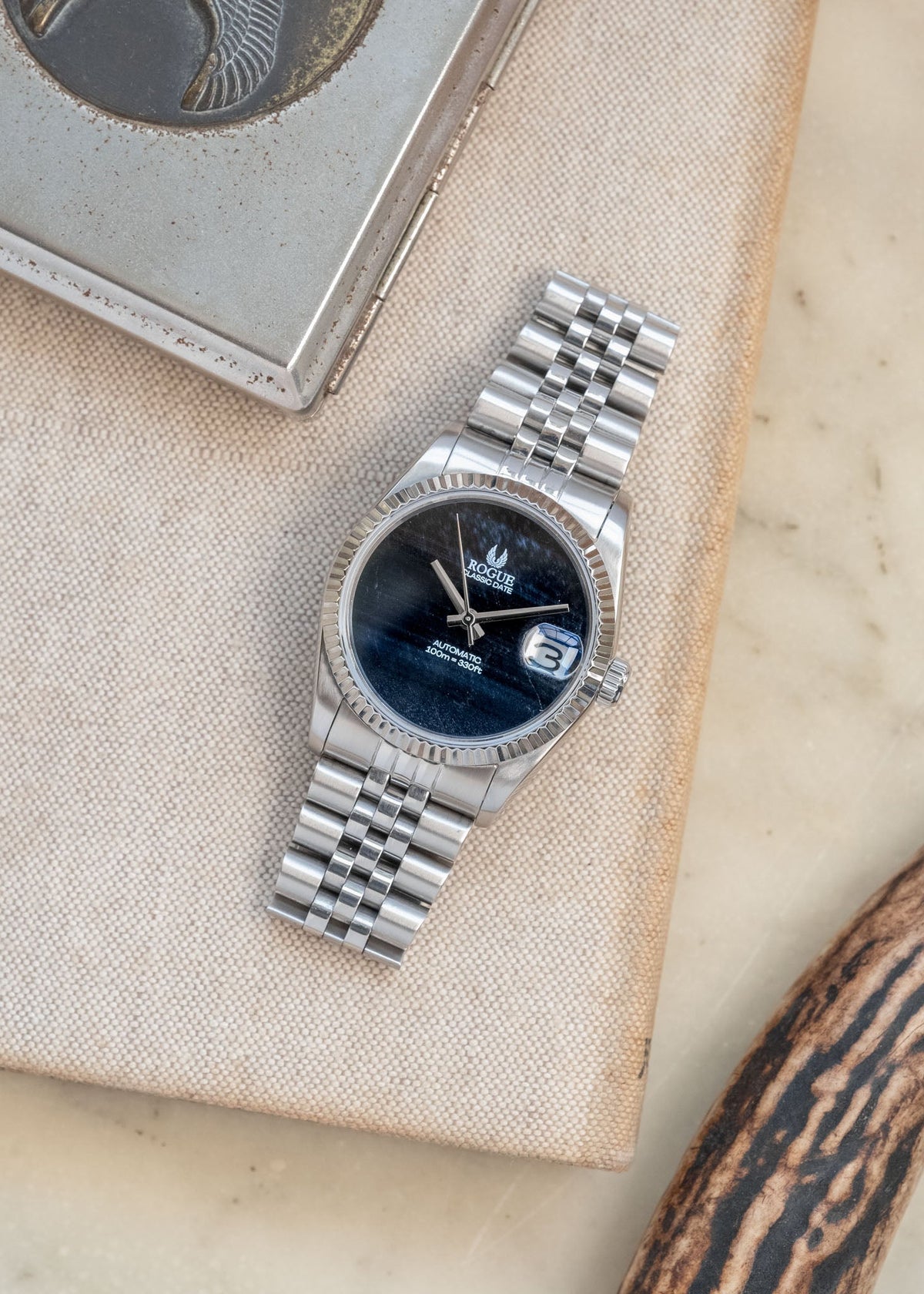 HAWK EYE STONE CLASSIC DATE