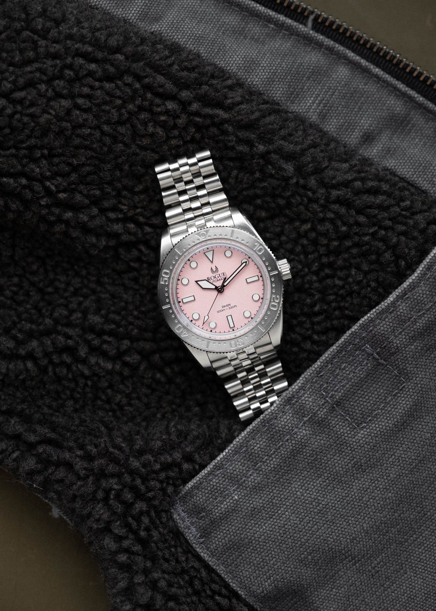 PINK 38 DIVER