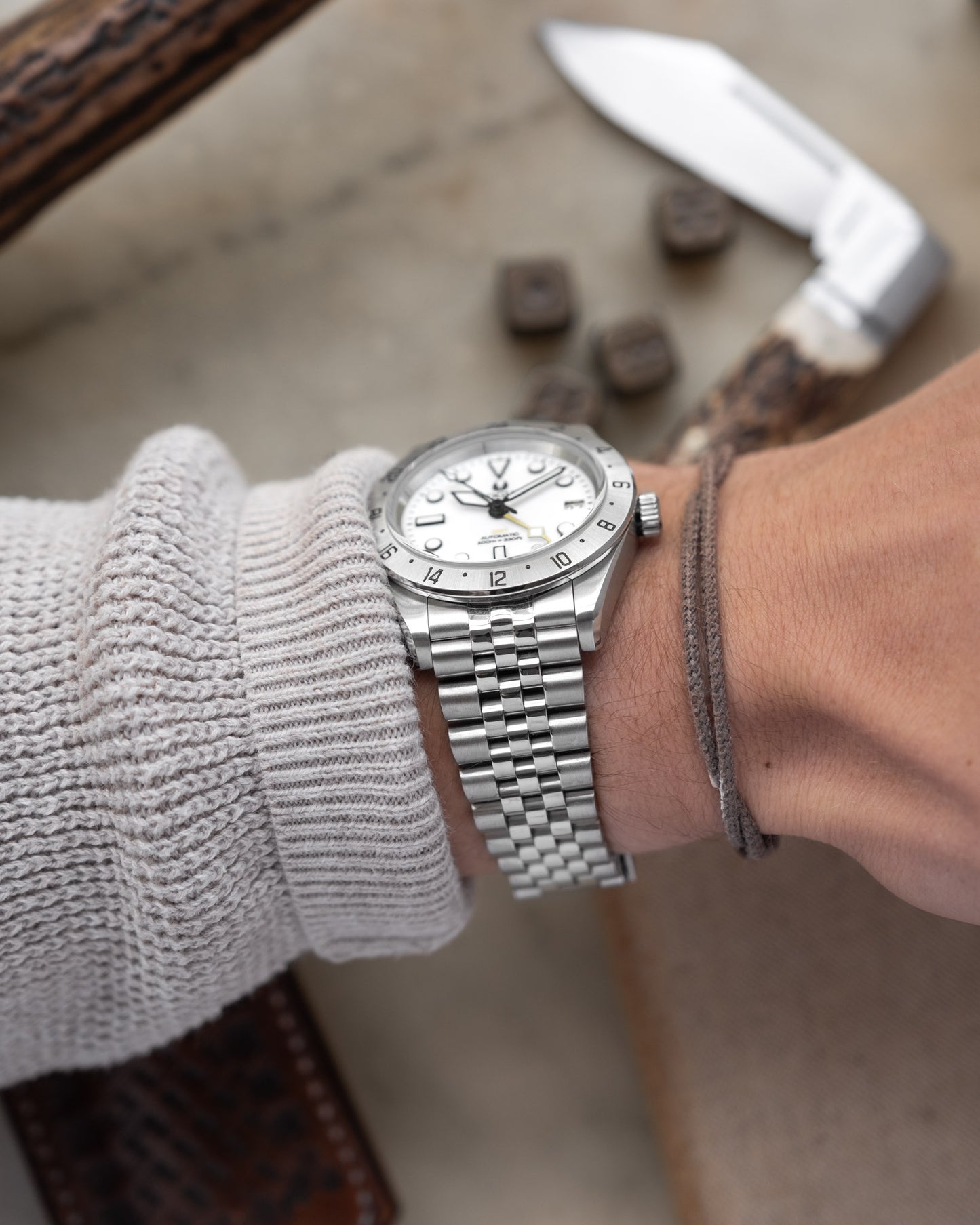 WHITE 38 GMT