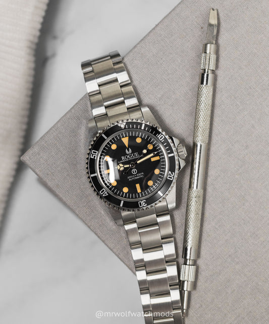 BLACK ACRYLIC VINTAGE DIVER