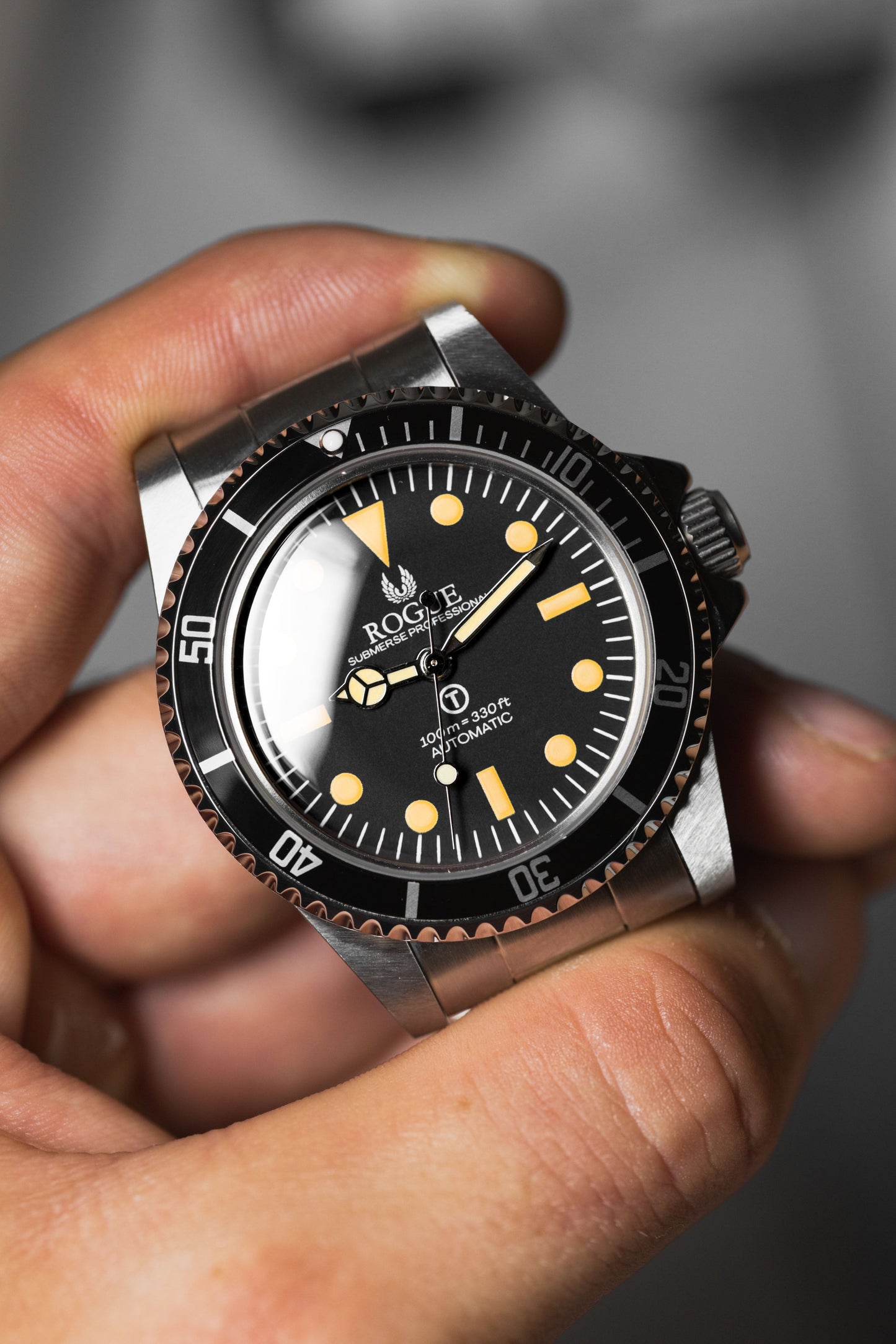 BLACK ACRYLIC VINTAGE DIVER