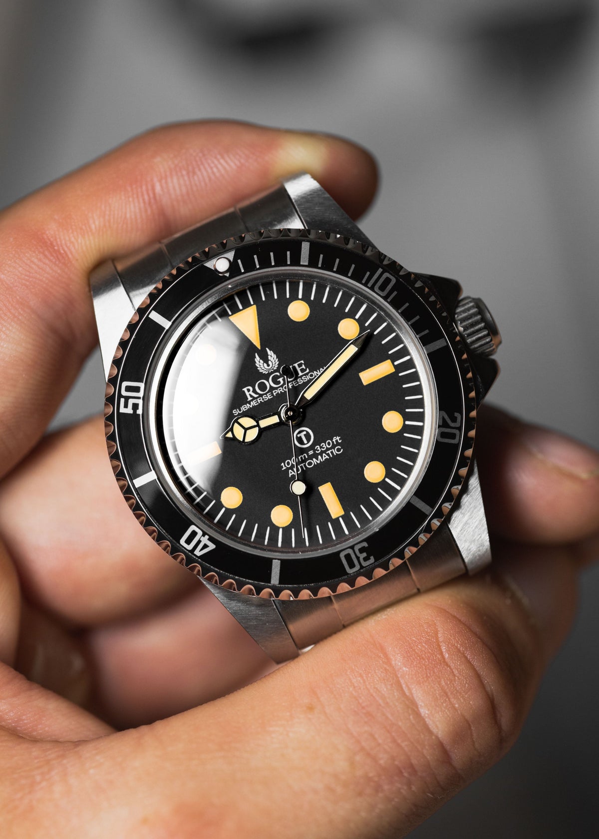 BLACK ACRYLIC VINTAGE DIVER