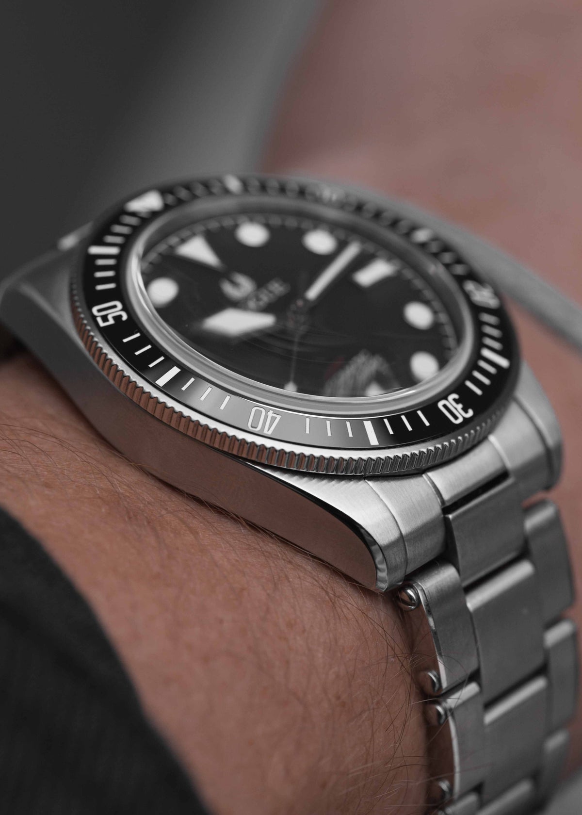BLACK DIVER