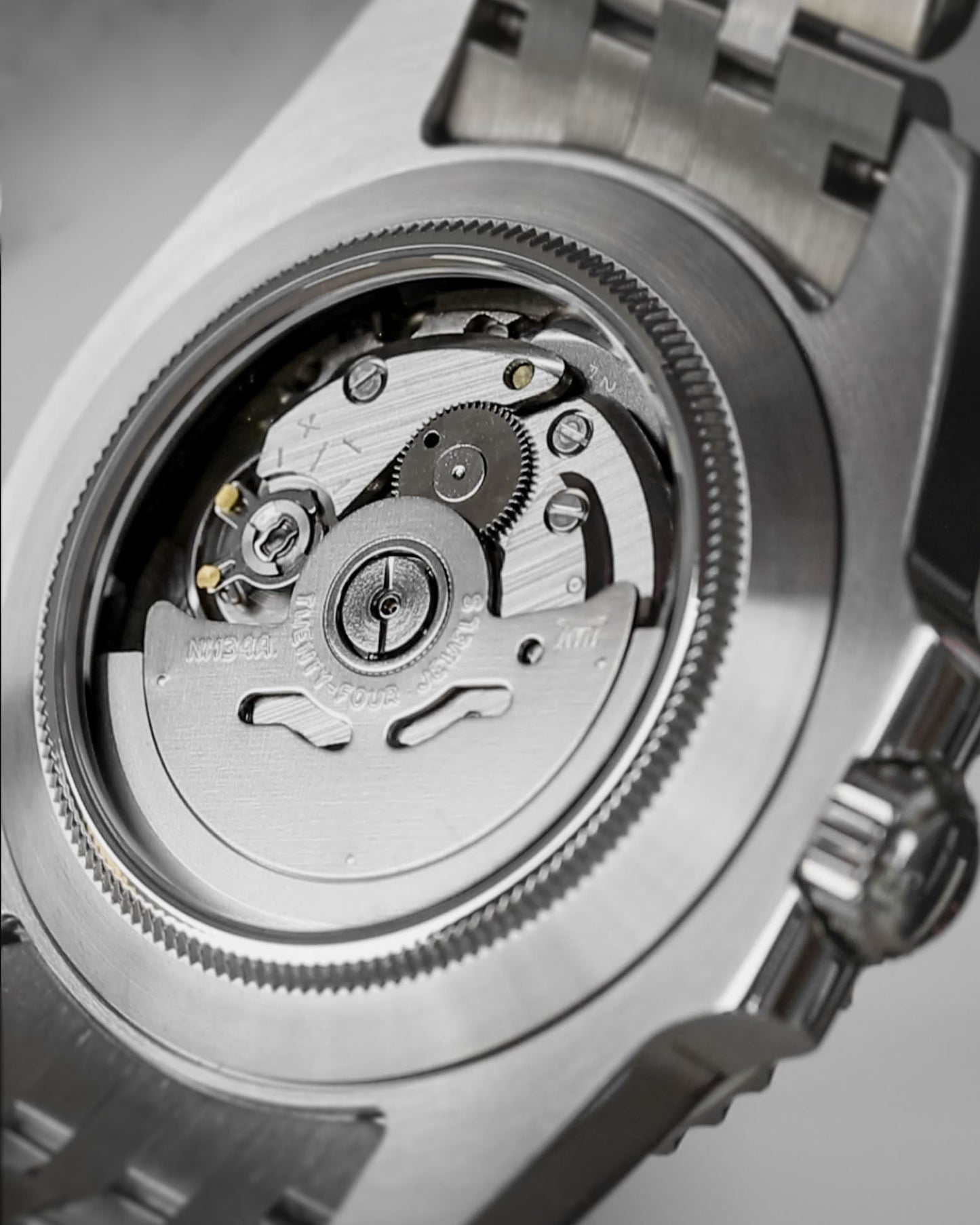 DARK KNIGHT / BRUCE WAYNE GMT