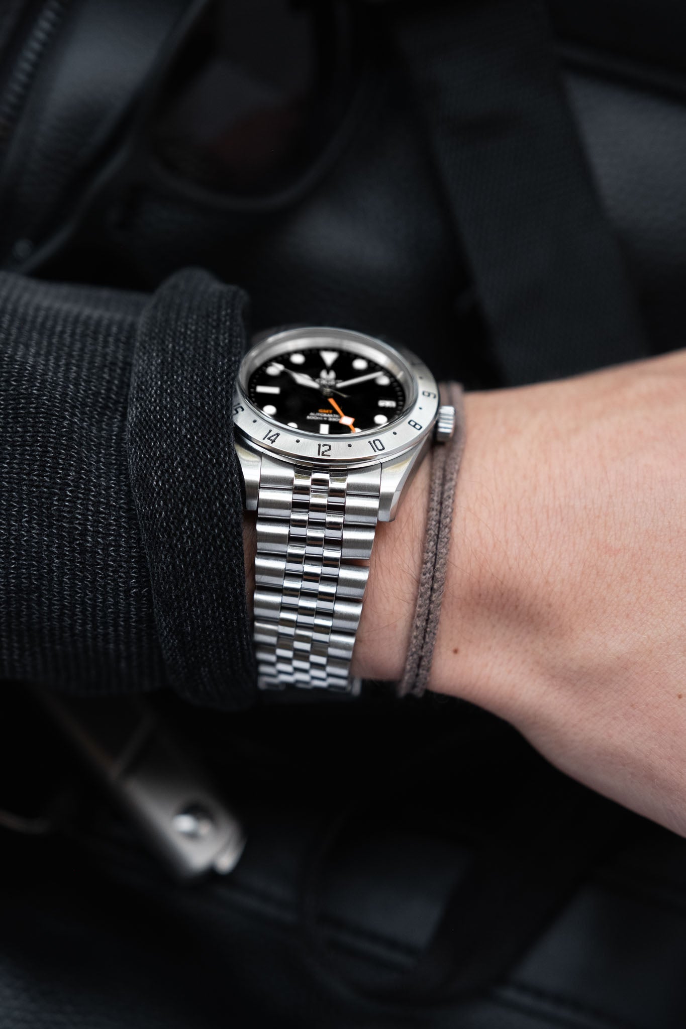 BLACK 38 GMT