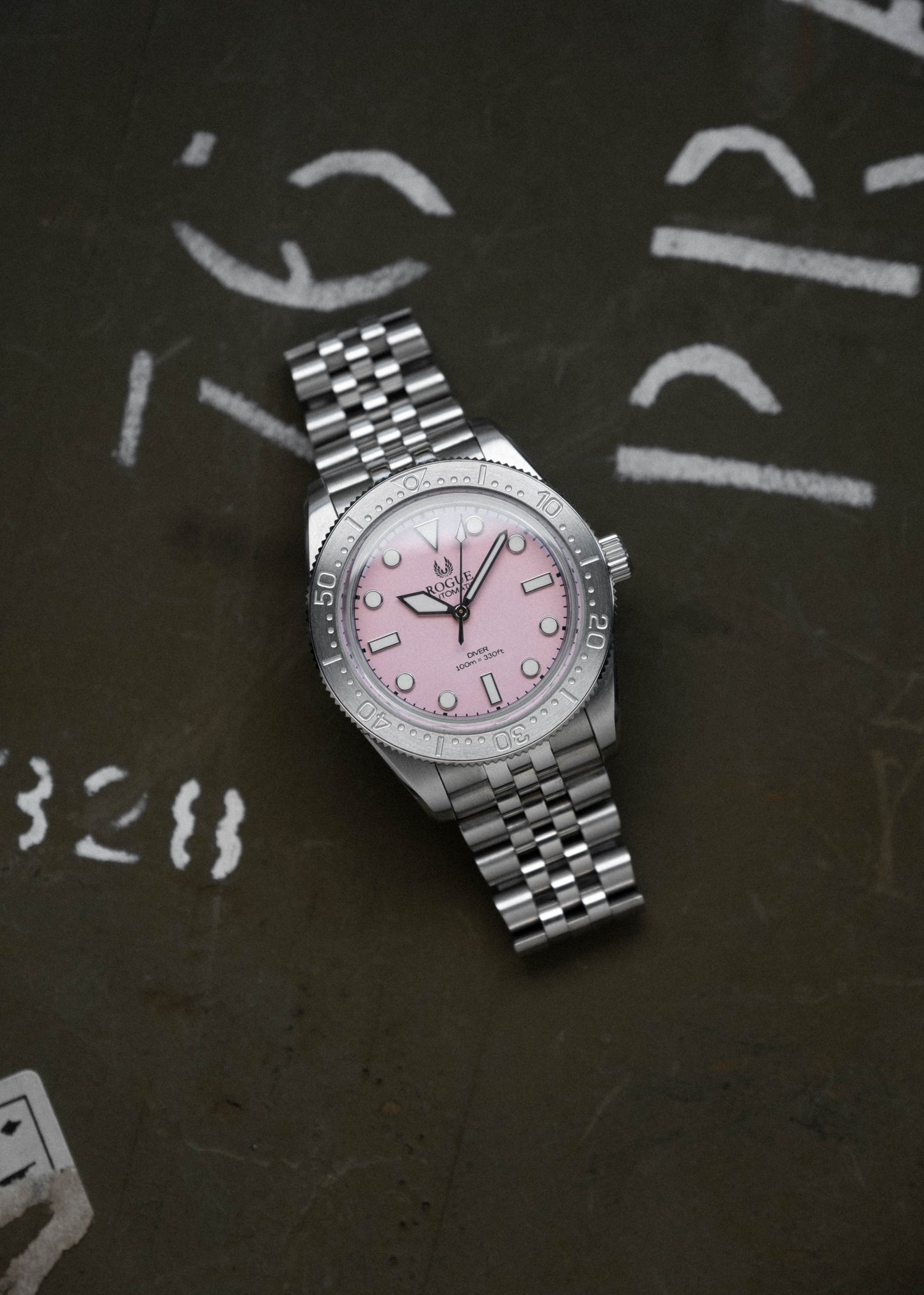 PINK 38 DIVER