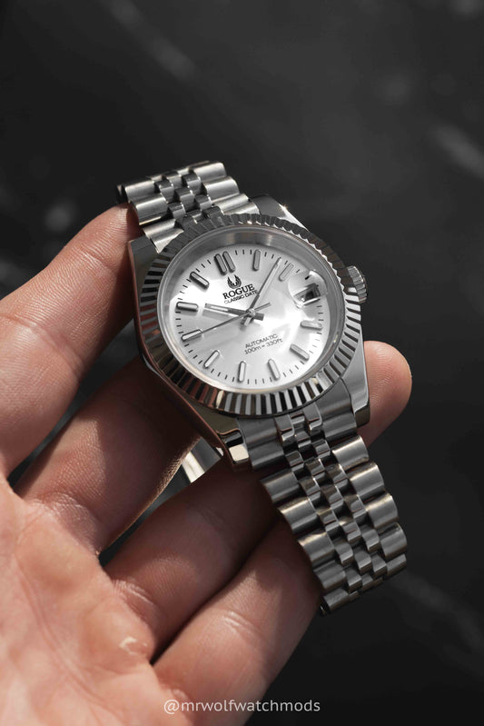 PEARL WHITE CLASSIC DATE